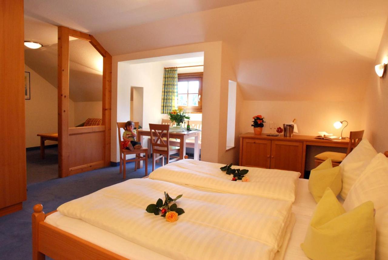 Dachstein West Hotel Gmbh-Kirchenwirt Russbach Русбах-ам-Пас-Гшютт Экстерьер фото