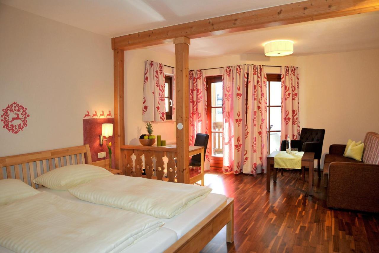 Dachstein West Hotel Gmbh-Kirchenwirt Russbach Русбах-ам-Пас-Гшютт Экстерьер фото