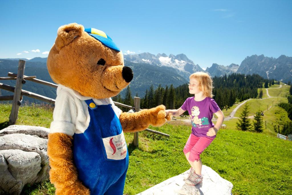 Dachstein West Hotel Gmbh-Kirchenwirt Russbach Русбах-ам-Пас-Гшютт Экстерьер фото